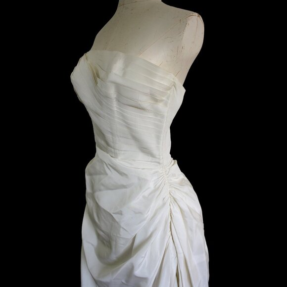 Late 1940s / Early 1950s Vintage Fred Perlberg Ivory Wedding Dress - Picture 6 of 16